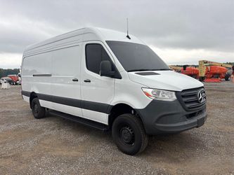 2024 Isuzu NPR HD