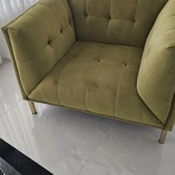 Gourgeus Couch Olive Green