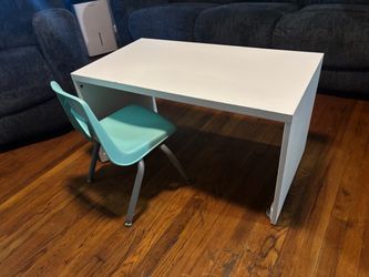 Kids table/desk
