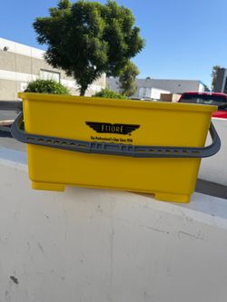 $25 for 2 new mop bucket