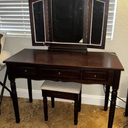 Solid Wood Vanity/Desk, 3-piece Set (Trifold mirror w/Dimmer Lights And Cushion Seat.)