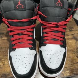 Jordan 1 Mids 10.5