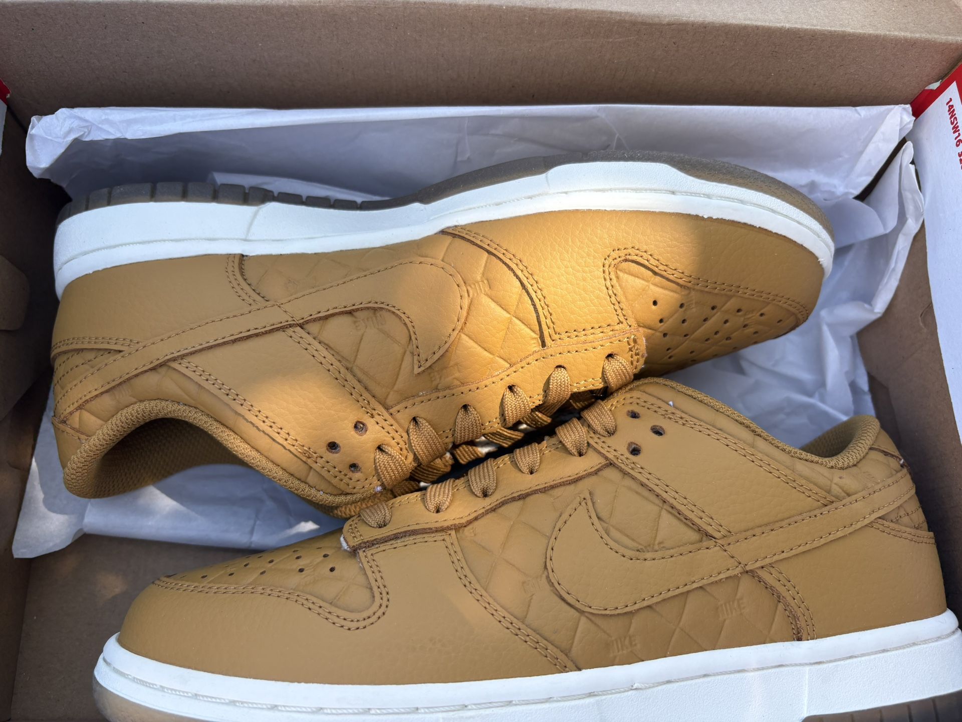Brand New Nike Dunk Low New Size W 8 M6.6