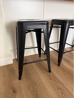 4 black bar stools