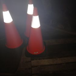 Safety Road Cones / Super Reflective Orange 28 Inches High