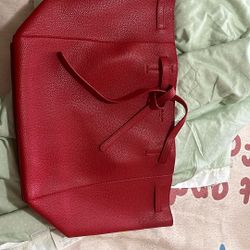 Elizabeth Arden RED TOTE BAG PURSE W/TAG AND GOLDEN TONED ORNAMENT