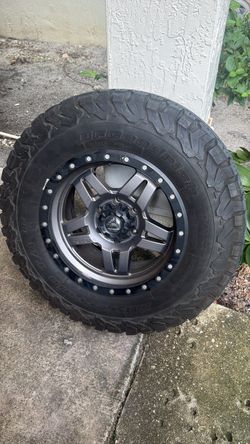 Se vende cauchos y rines 275/70/18  4runner tacoma fj cruiser