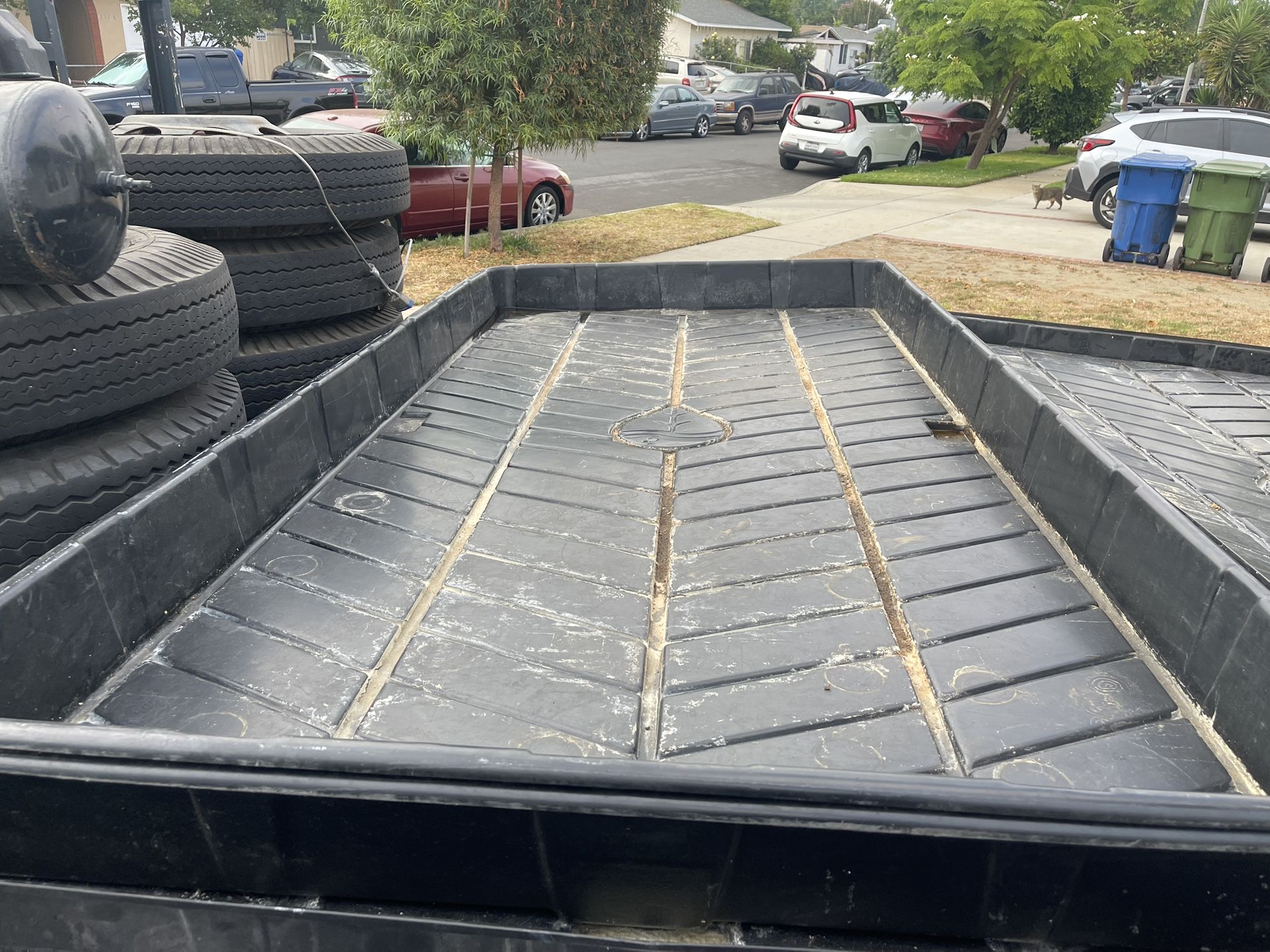 4 x 8 hydroponic flood trays 10 available 100 each or for all 10
