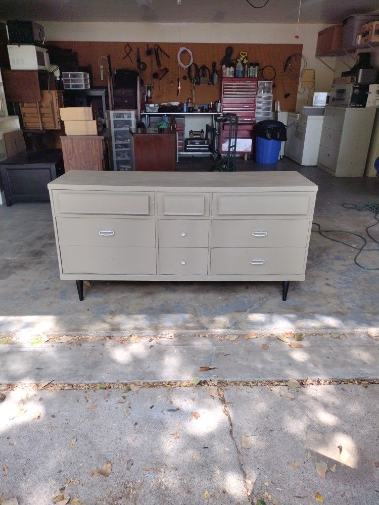 Refinished Vintage Bassett 9 Drawer Dresser 60w X 18.5d X 30h