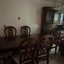 Family Dining Table &hutch 