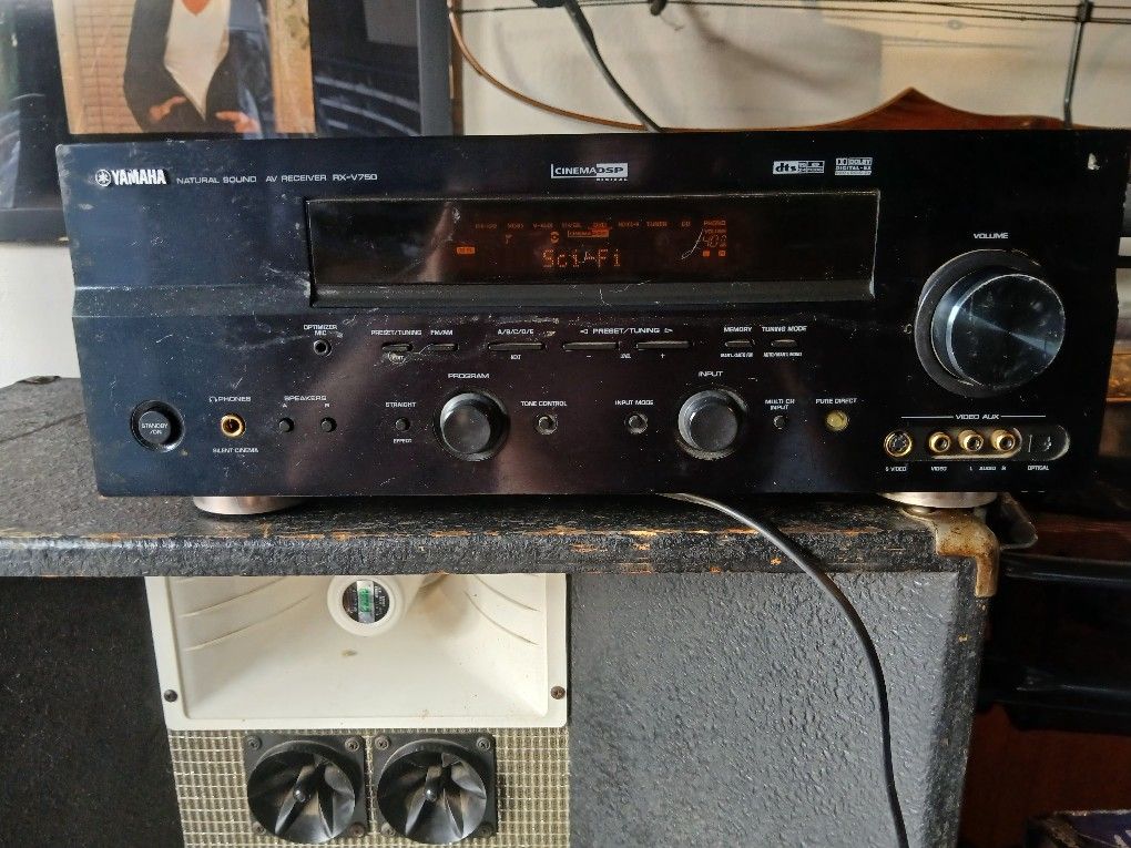 YAMAHA RECEIVER RX V750 