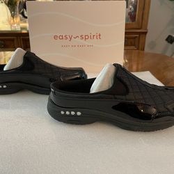 New Women’s Easy Spirit Travel Time Slip On Shoes - Size 10.5WW (Wide Width) - Black with Silver Studs