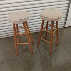 2 Stools $30 dlls. 
