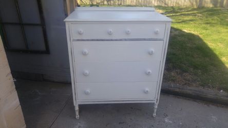 Vintage dresser set!