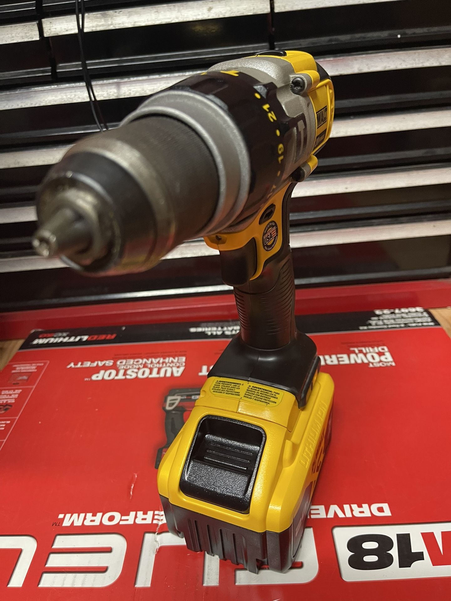 DEWALT 20V 1/2 “ CORDLESS HAMMER DRILL. #DCD985 And BATTERY 10 AH Used But And Good Good Condition