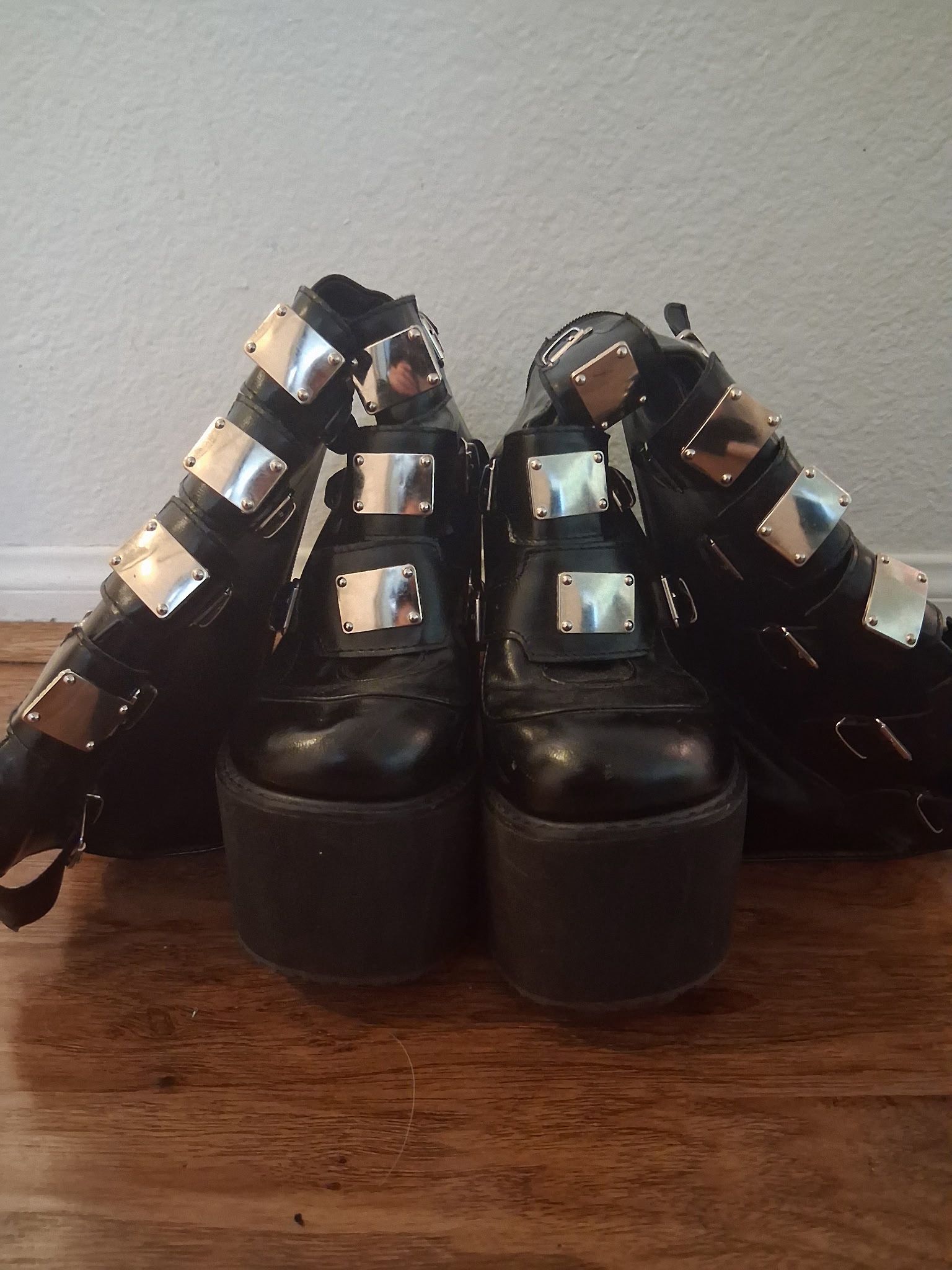Black demonia platform boots