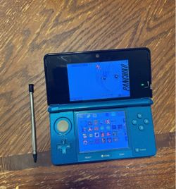 Modded 3ds perfect condition basically brand new  comes with charger and the pen with 128GB sd card