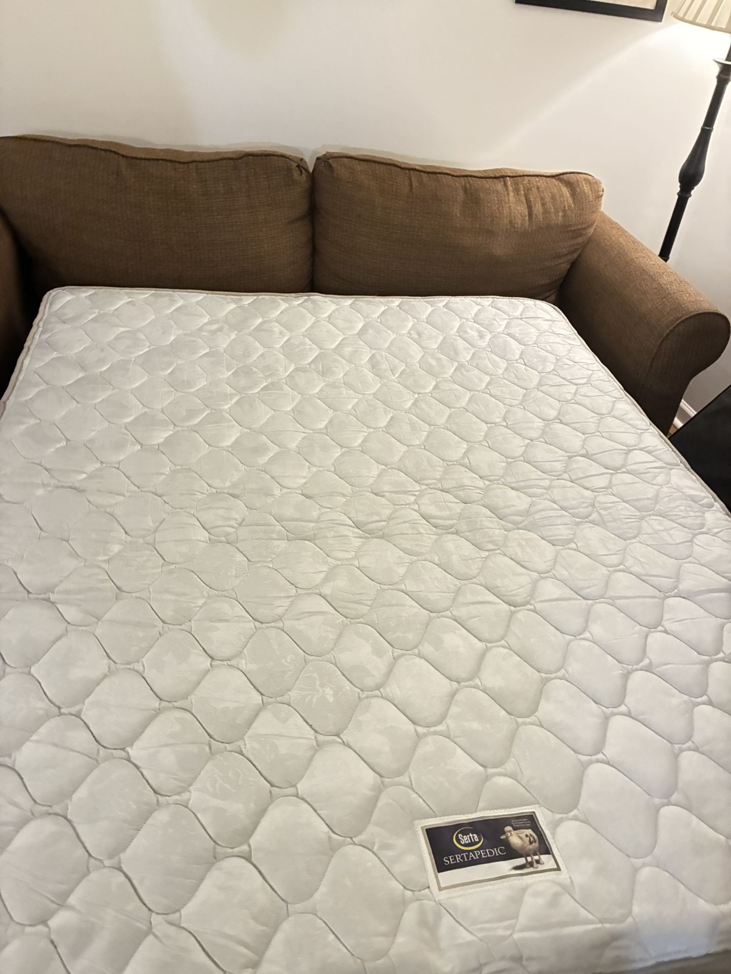 Queen Size Sertapedic Sleeper Sofa