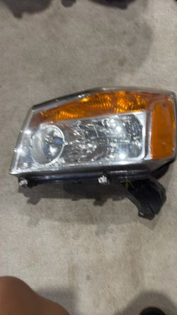 2007 Nissan titan driver side headlight