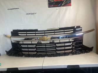 2025-2026 CHEVROLET TAHOE/SUBURBAN LS DRONT GRILLE GRILL CHROME/TUXX BLAXK USED OEM