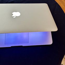 Apple MacBook Air 13” I5/8GB/256GB SSD $180