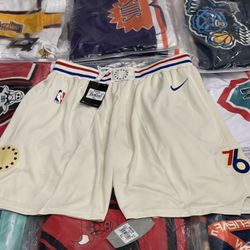 Philadelphia 76ers short