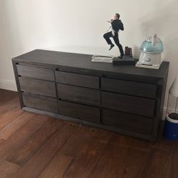 RH Dresser