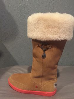 Girl boots UGG size 3