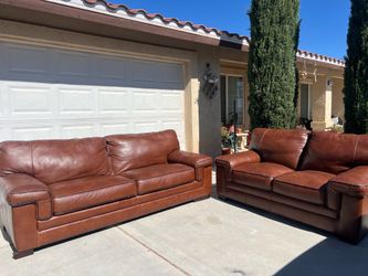 Matching Sofa & Loveseat!