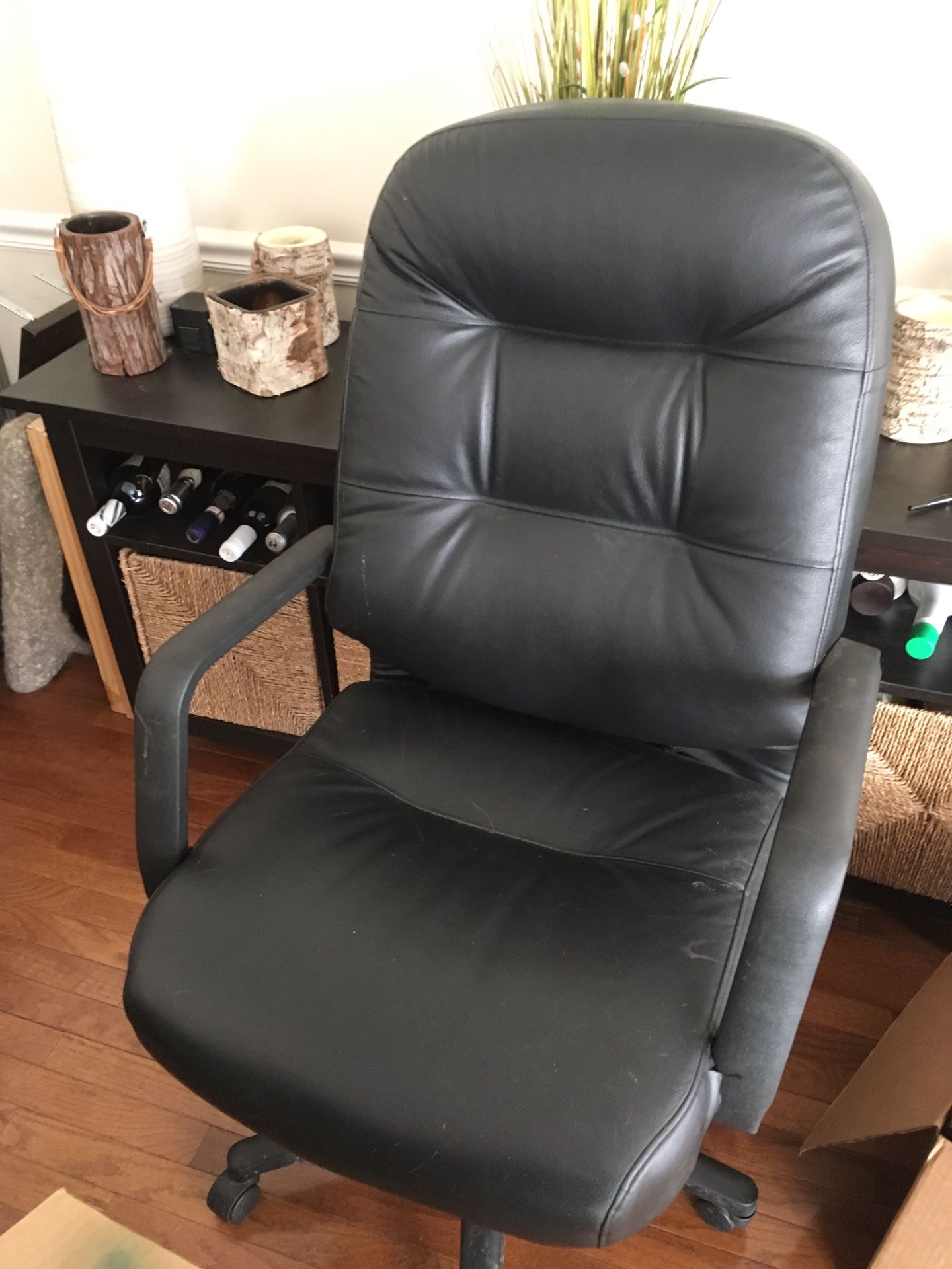 Black Leather Rolling Office Chair Excellent Condition