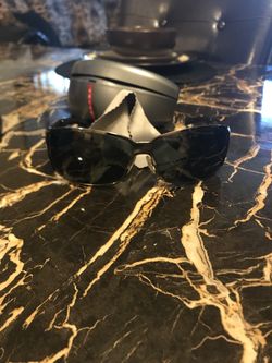 Prada Sunglasses 😎 Pick up only $75