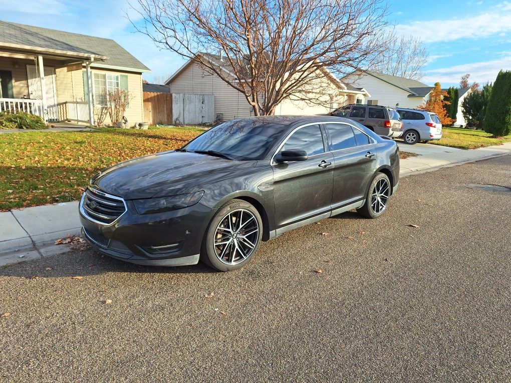 2013 Ford Taurus