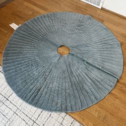 Flake White Velvet Christmas Tree Skirt 48"