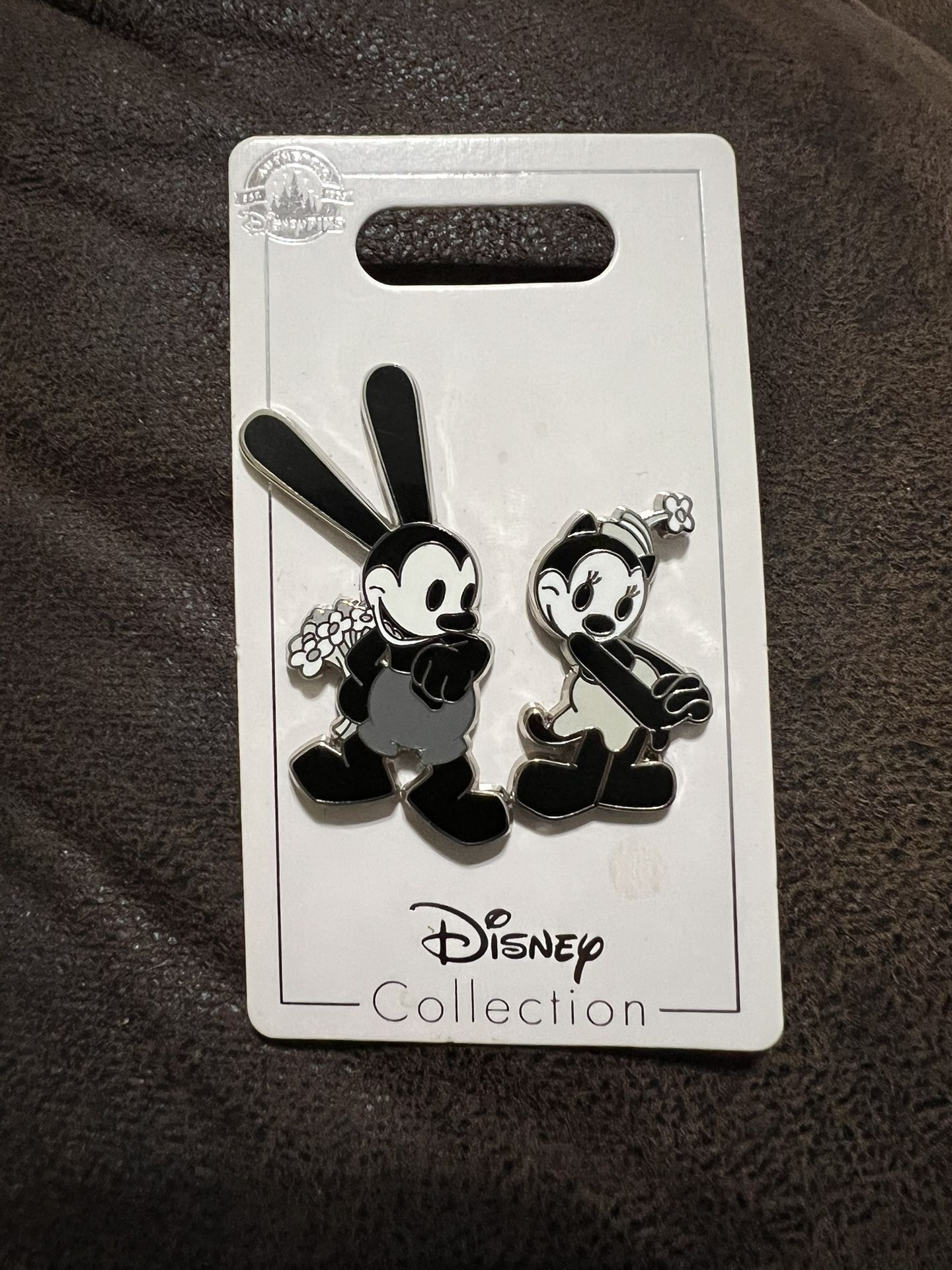 Disneyland 2 Pin Set Oswald and Ortensia