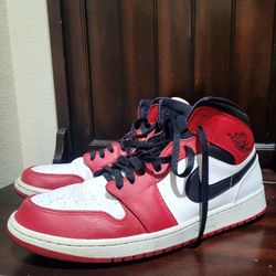 Jordan 1 Chicago Mid