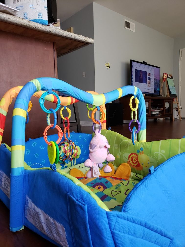 Baby activity gym