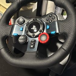 Logitech G29 Driving Force Racing Wheel and Floor Pedals