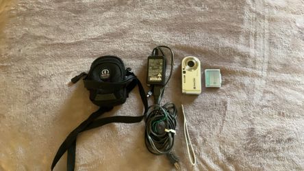 Sony Cyber-shot DSC-P200 7.2MP 3x Optical Zoom CCD Digital Camera - Retro Camera. -  Price: $100