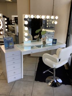 Slaystation vanity set