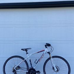 GT Transeo 1.0 Hybrid Bike – Medium Frame - Aluminium Bicycle