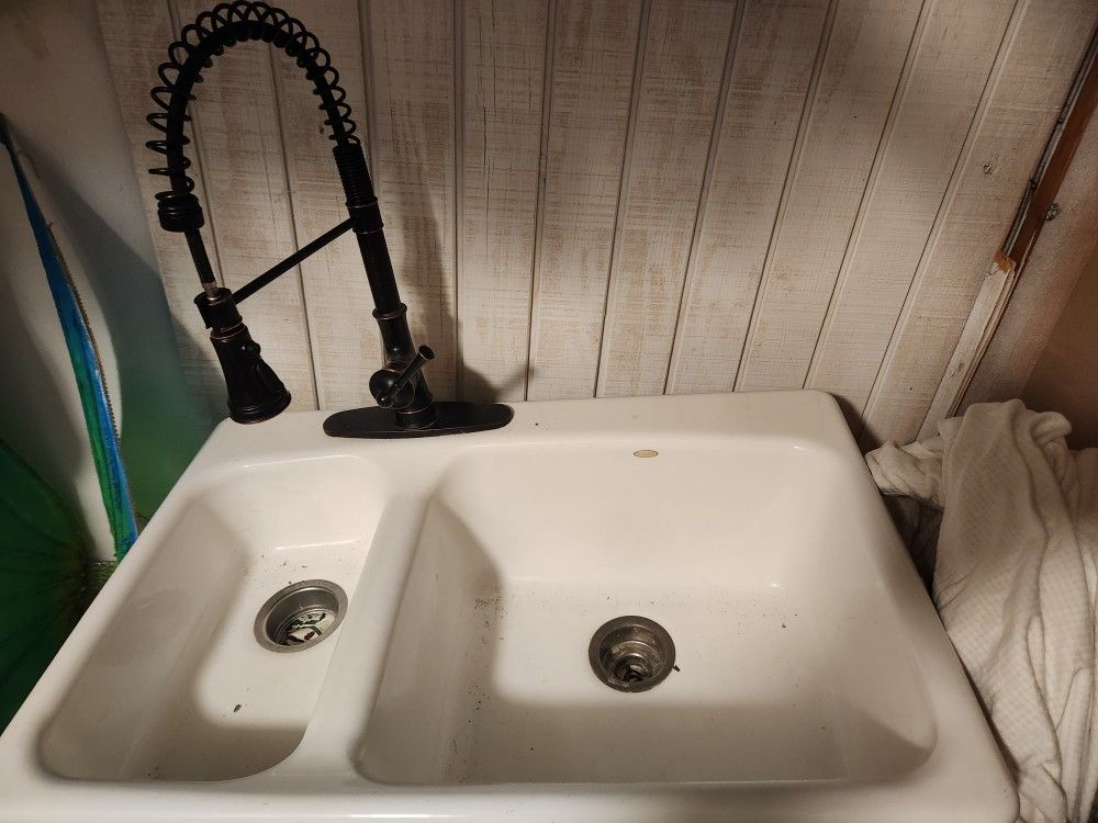 Kohler Two-Bay Kitchen Sink + Modern Faucet – $65 (Used, Good Condition)