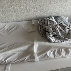 Munchkin Changing Table And Covers
