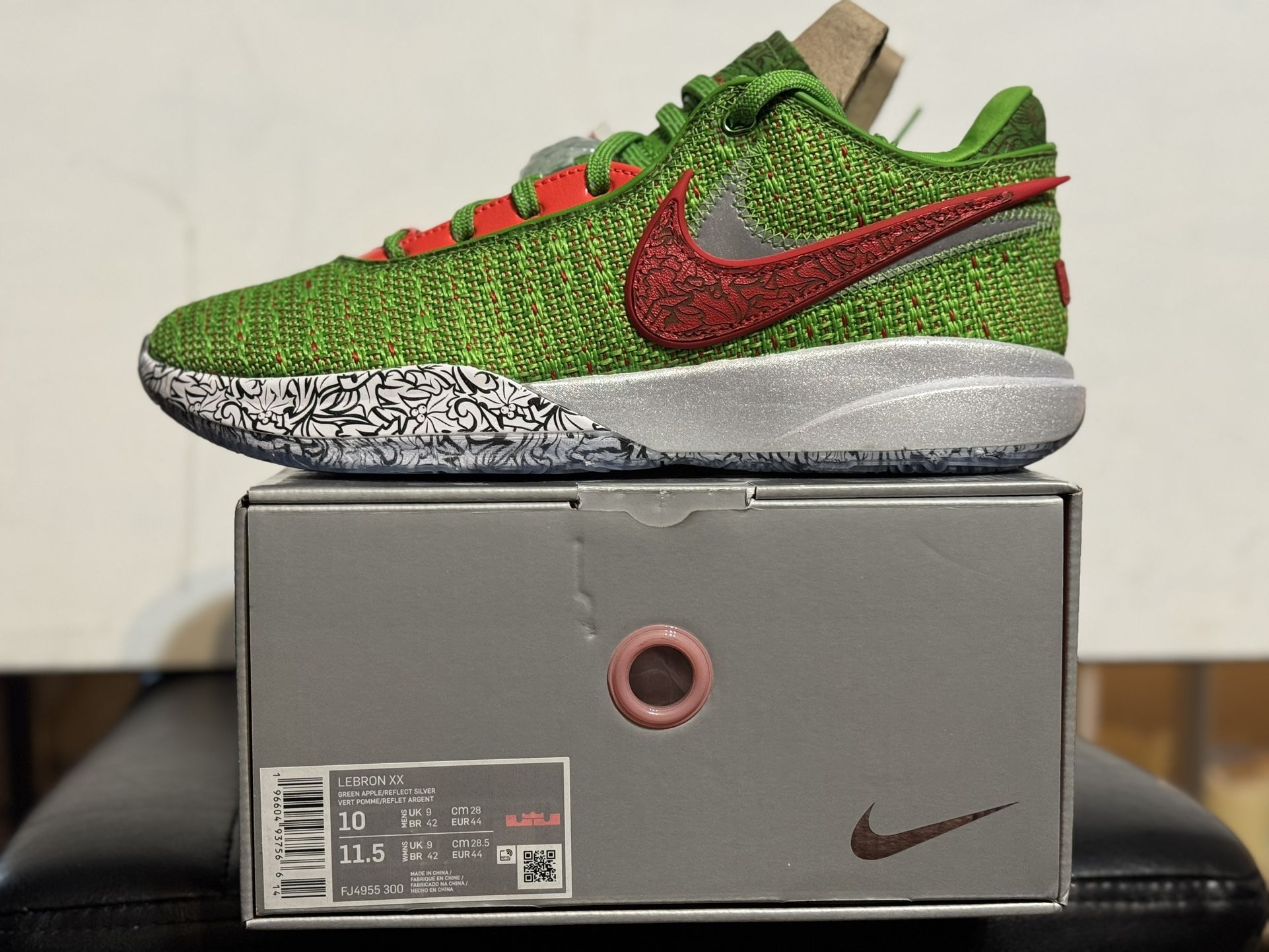 Lebron XX Stocking Stuffer Grinchmas Nike