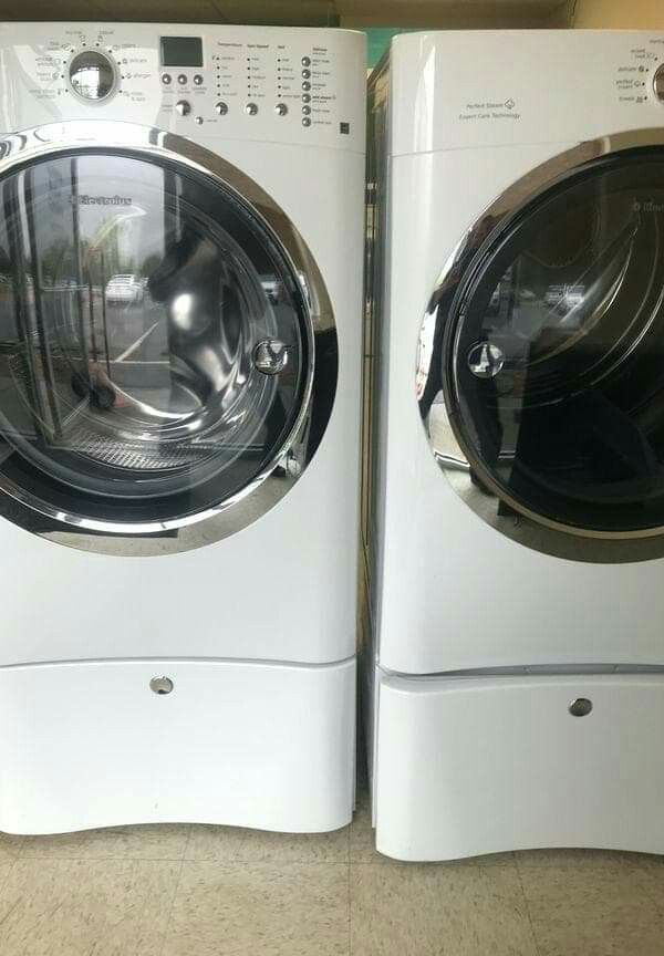 Electrolux washer and dryer set w/ pedestals