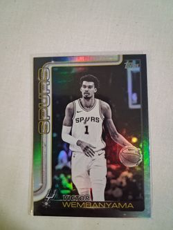 Victor Wembanyama Blackout Parallel SP #195 2025-26 Topps Flagship Spurs