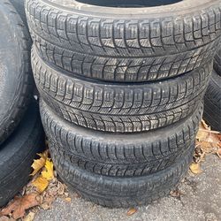   175/65-R15 Set of Michelin tires for sale 200 Obo