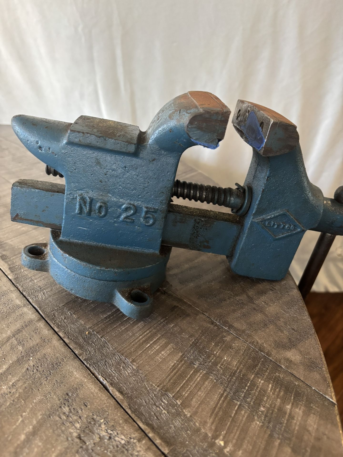 Bench Vise - 4 inch jaws