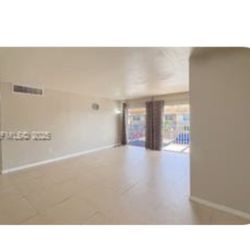 2/2 Doral Gardens