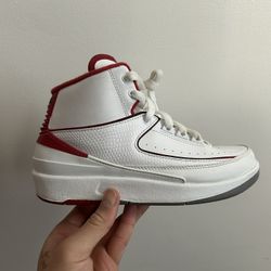 Jordan 2 Retro “Chicago” (2014)