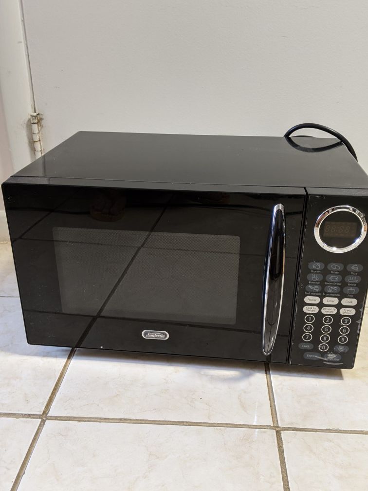 Black 900 Watt Microwave